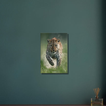 Nahaufnahme eines laufenden Leopard in der Natur auf einer Leinwand