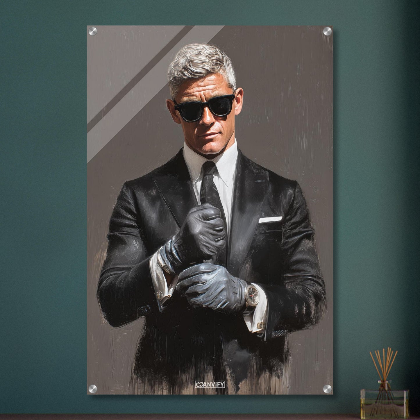 Seriöser Geschäftsmann mit Sonnenbrille und Handschuhen auf einem Acrylbild