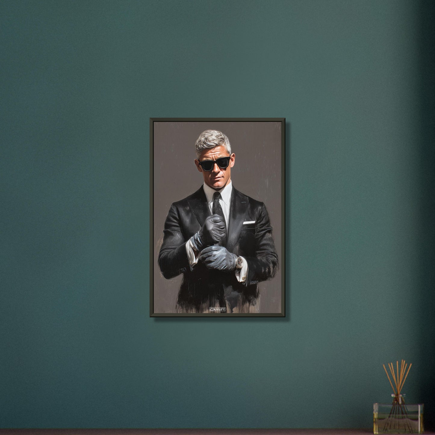 Seriöser Geschäftsmann mit Sonnenbrille und Handschuhen auf einem Poster im Metallrahmen