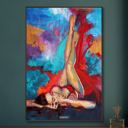 Ästhetisch sexy gemalte Frau mit bunten Acrylfarben auf einem Poster im Metallrahmen