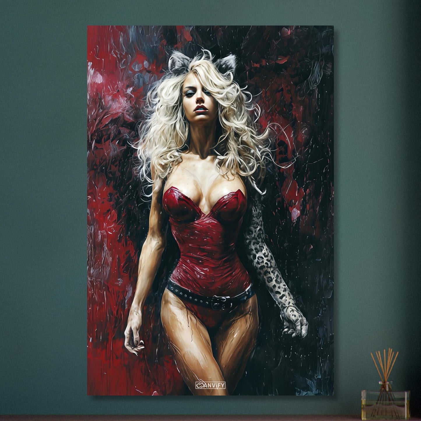 Sexy blonde Frau im roten Bodysuit und Katzenohren auf Aluminium