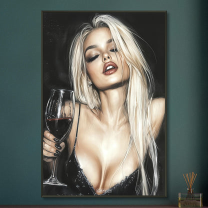 Sexy blonde Frau mit einem Rotweinglas im schwarzen Kleid auf einem Poster im Metallrahmen