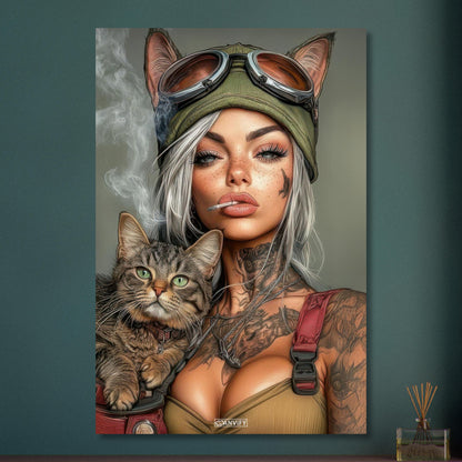 Sexy Frau mit einer Fliegerkappe mit Katzenohren, Tattoos und einer Katze in der Tasche auf Aluminium
