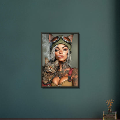 Sexy Frau mit einer Fliegerkappe mit Katzenohren, Tattoos und einer Katze in der Tasche auf einem Poster im Metallrahmen
