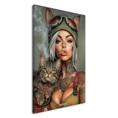 Sexy Frau mit einer Fliegerkappe mit Katzenohren, Tattoos und einer Katze in der Tasche auf einer Leinwand