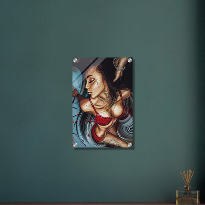 Sexy schöne dunkelhaarige Frau mit Tattoos in lasziver Pose und roter Unterwäsche auf einem Acrylbild