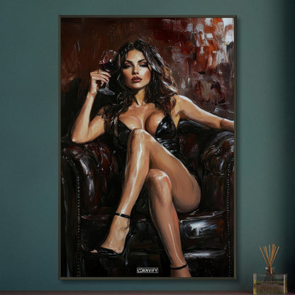 Sexy dunkelhaarige Frau mit einem Rotweinglas in der Hand auf einem Poster im Metallrahmen