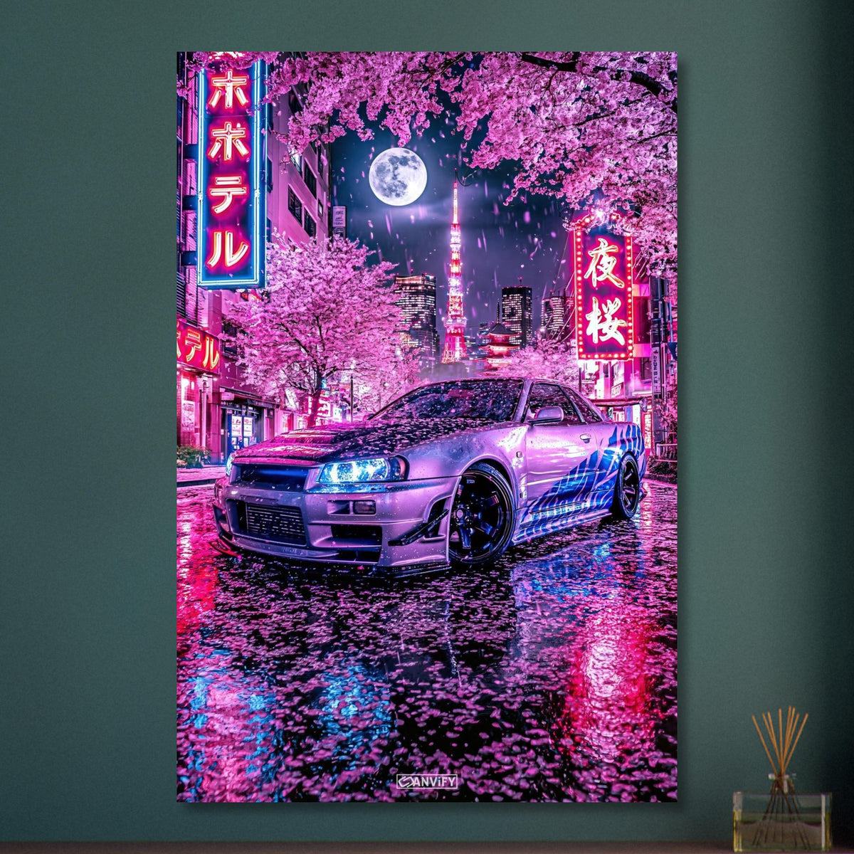 Nissan Skyline R34 GT-R in einer Vollmondnacht in Tokio unter einer Kirschblüte auf Aluminium