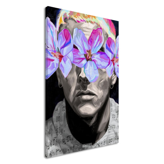 Eminem in Schwarz und Weiß im Stil von Nashid Chroma mit Lila Blumen um die Augen auf einer Leinwand