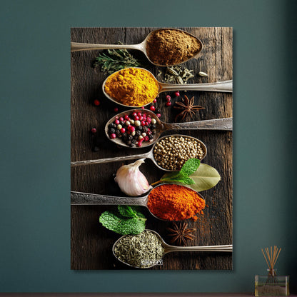 Pfeffer, Harissa, Curry, Kreuzkümmel und Zimt im Löffel auf einer Leinwand