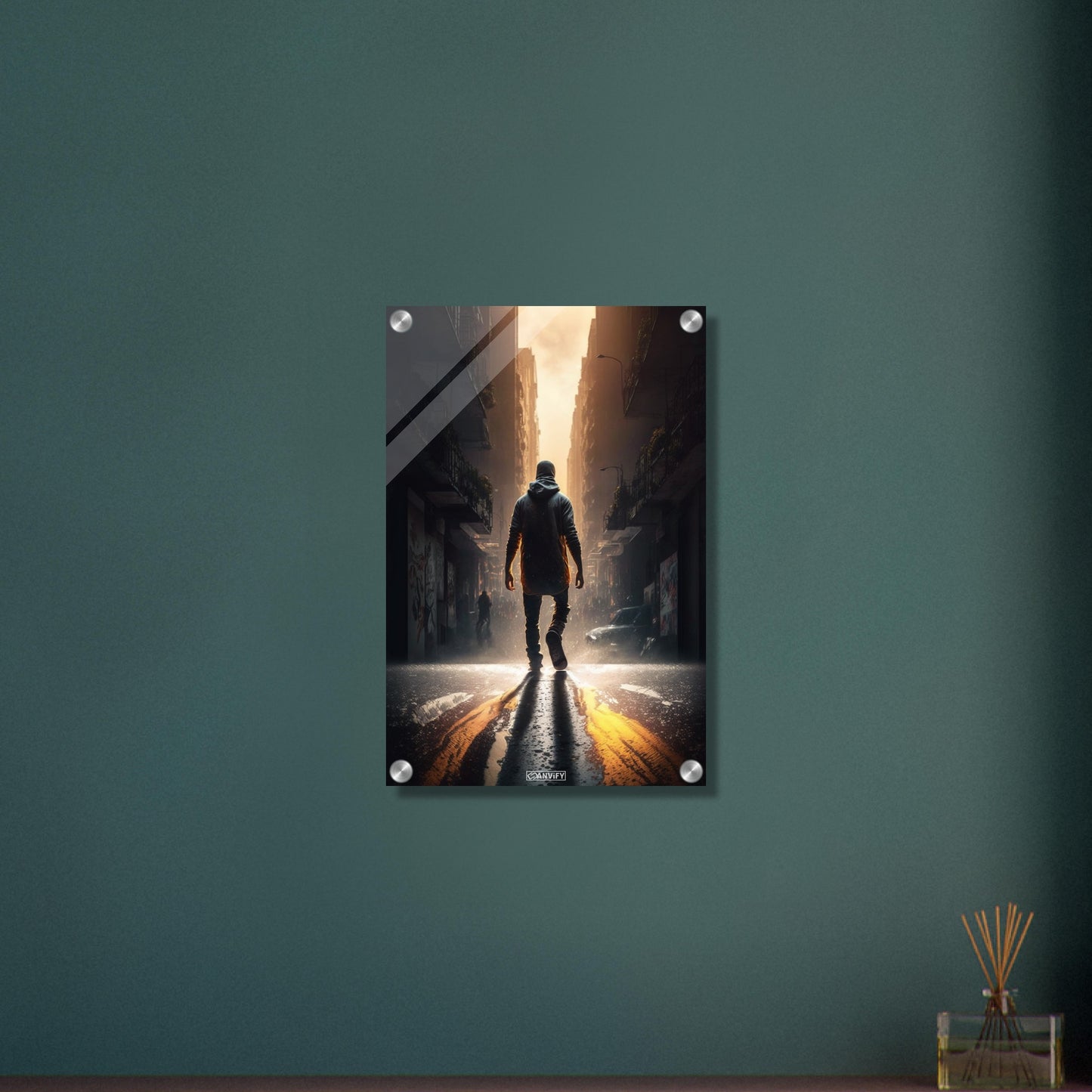 Stadtnomade aus Cyberpunk 2077 geht durch die Gassen von Night City auf einem Acrylbild