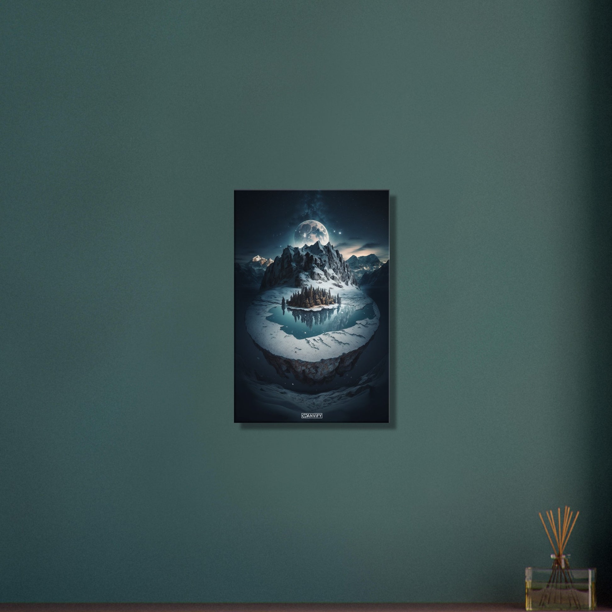 Vollmond über dem Bergsee und den Alpen auf einer Leinwand