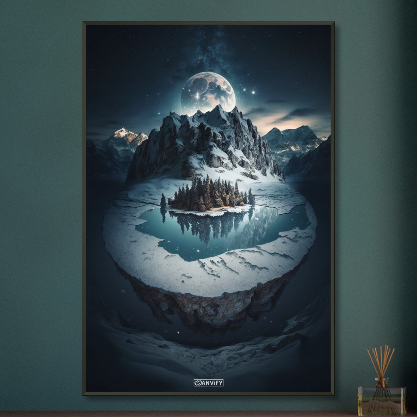 Vollmond über dem Bergsee und den Alpen auf einem Poster im Metallrahmen