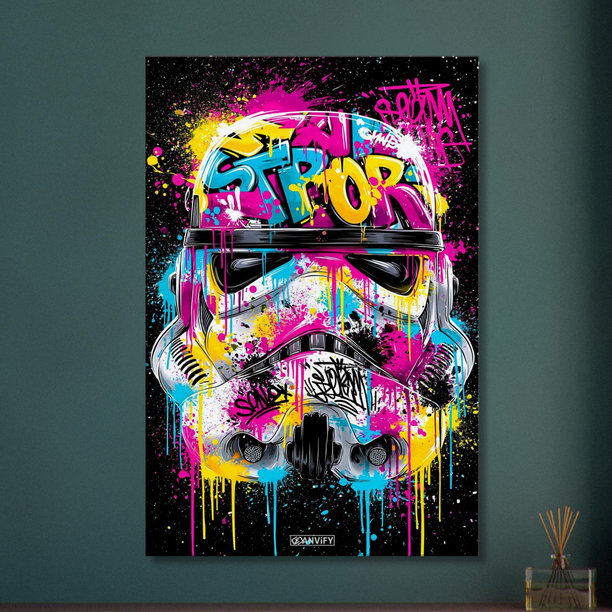 Stormtrooper Helm im Graffiti Street Art Stil auf einer Leinwand