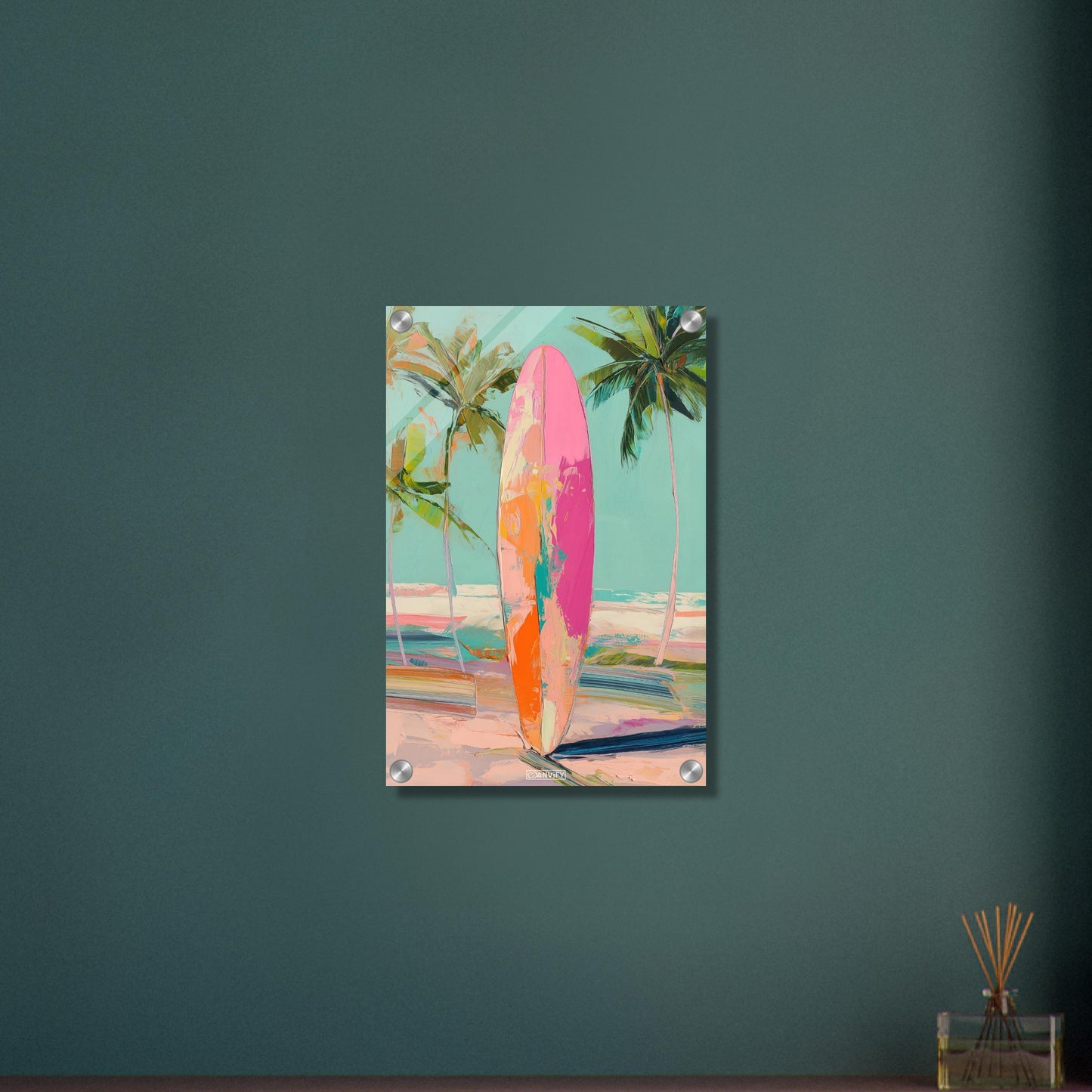 Surfbrett gemalt in abstrakten Acrylfarben auf einem Acrylbild