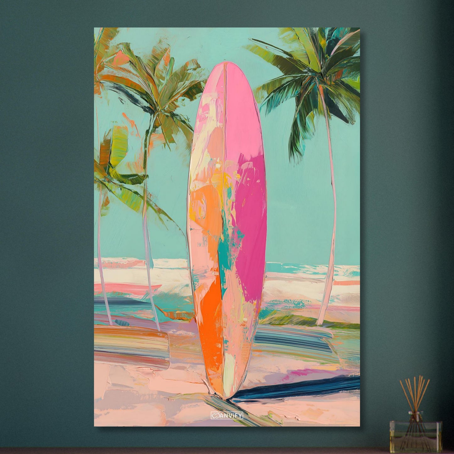 Surfbrett gemalt in abstrakten Acrylfarben auf Aluminium