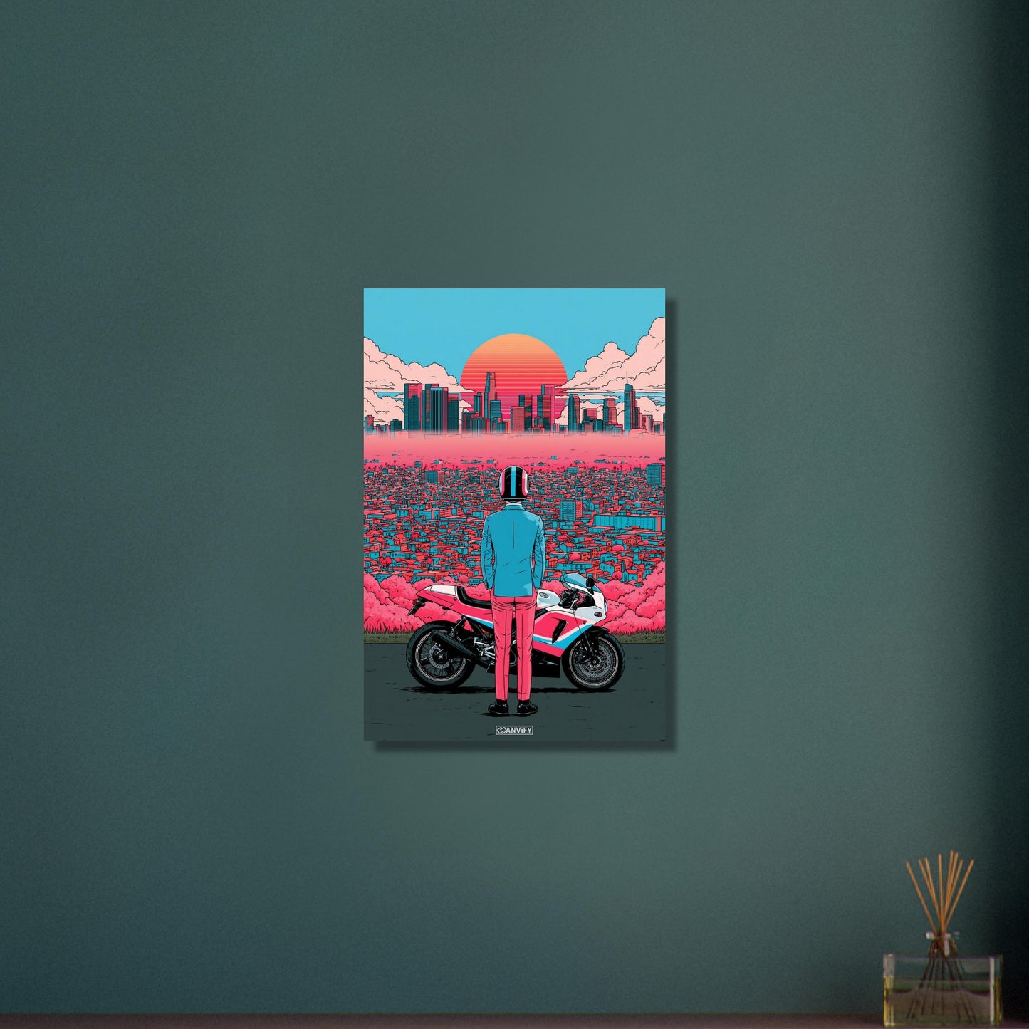 Biker in Los Angeles im Retro-Synthwave-Stil auf Aluminium