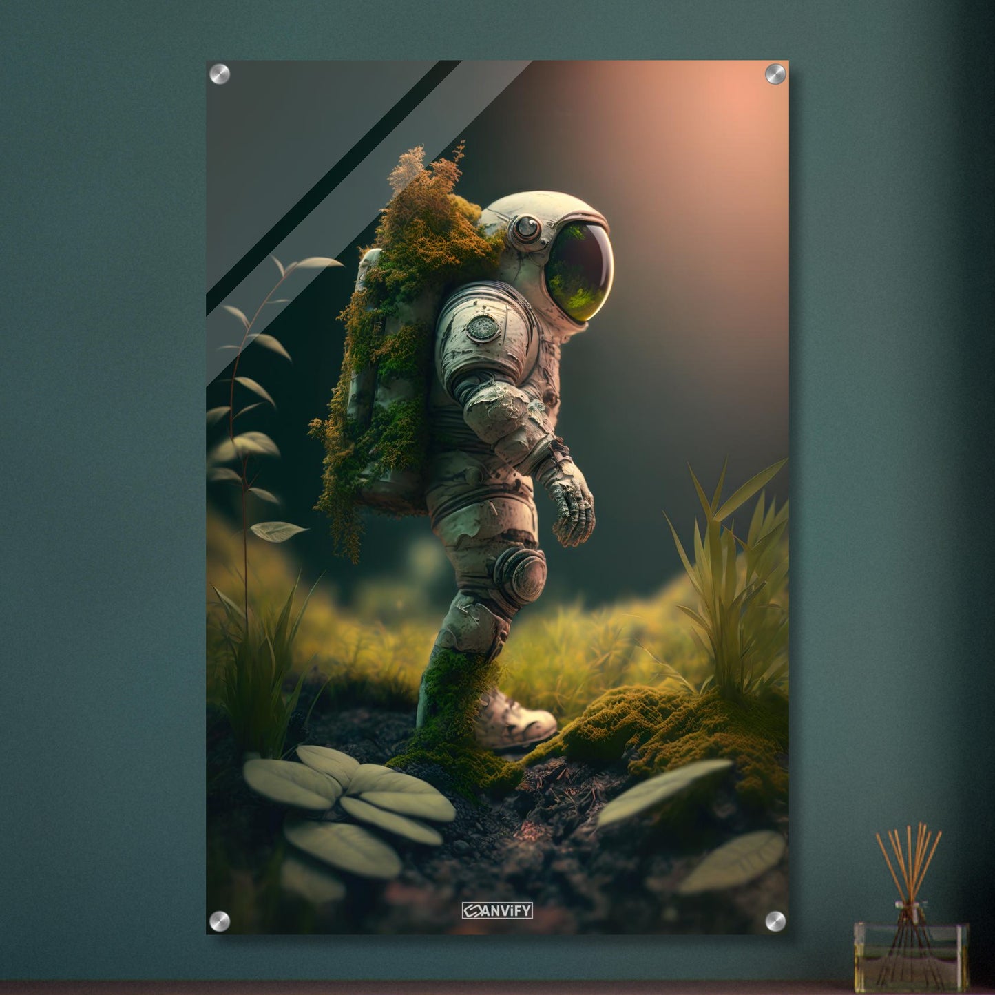 Bemooster kleiner Astronaut unbekanntem Planeten auf einem Acrylbild