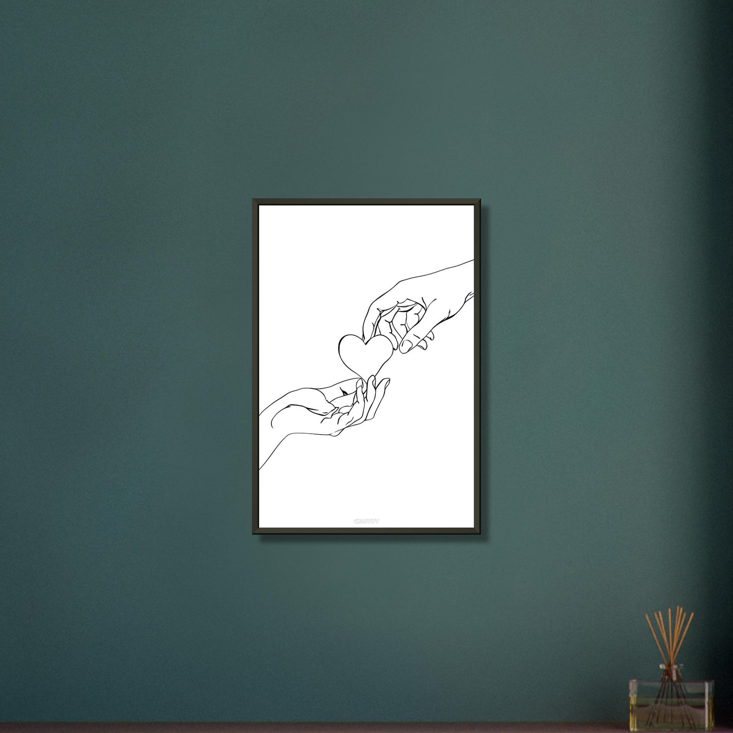 Zwei Hände mit einem Herz gezeichnet mit einer Linie auf einem Poster im Metallrahmen