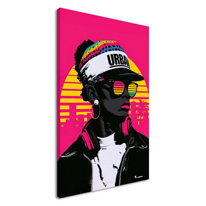 Hip-Hop-Frau mit einer Urban-Cap bei Sonnenuntergang in Miami im Pop Art Stil auf einer Leinwand
