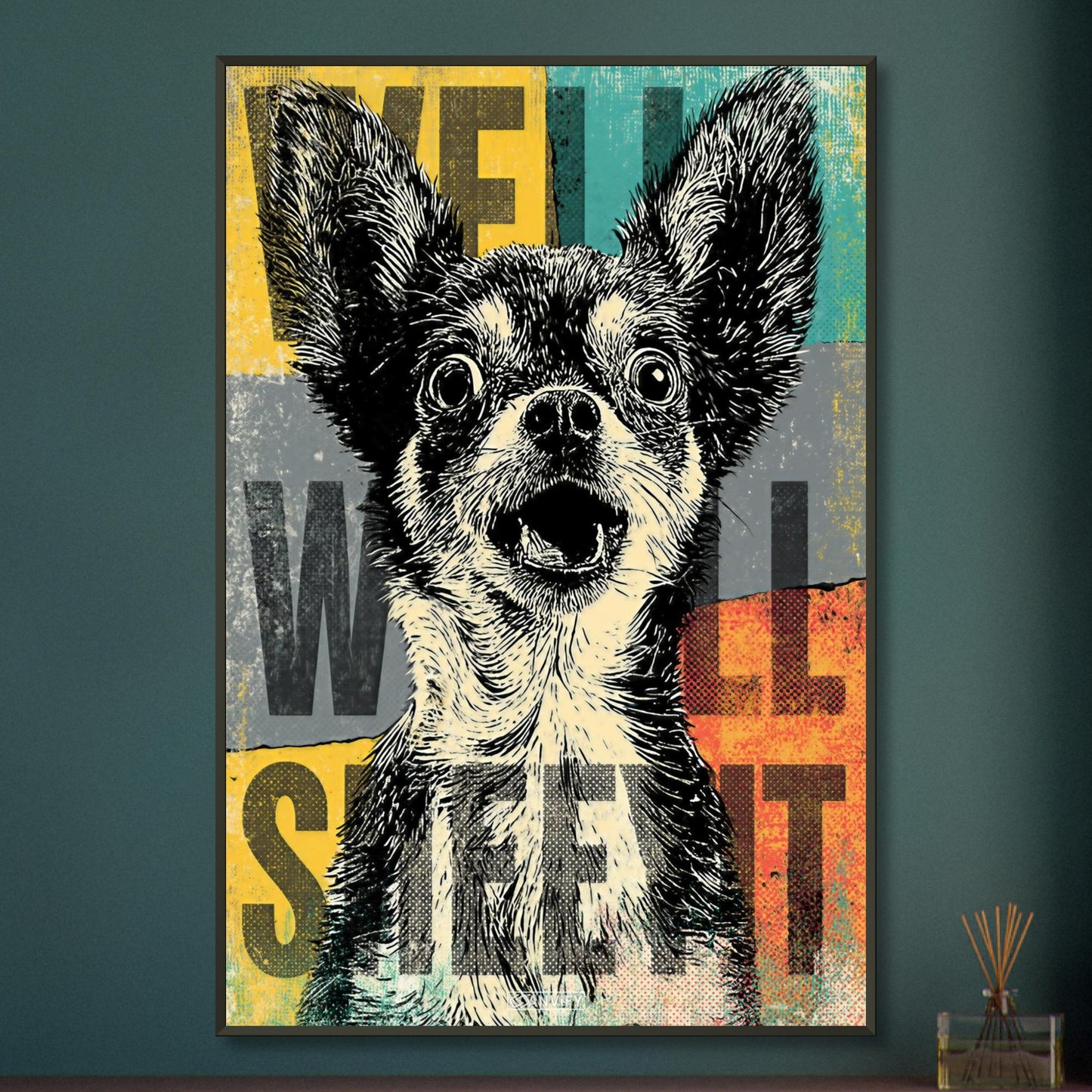 Zwergspitz im Pop Art Stil mit dem Satz "Well Sheeyit" auf einem Poster im Metallrahmen