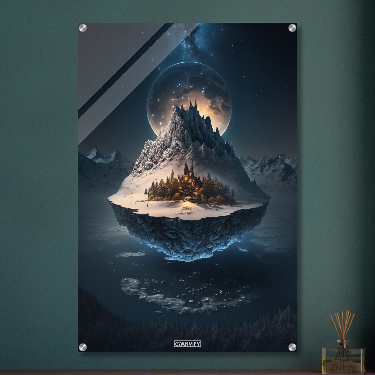 Schwebende Stadt auf einer verschneiten Insel über dem Wasser und einem Vollmond auf einem Acrylbild