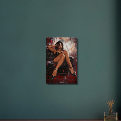 Sexy dunkelhaarige Frau auf einem Sofa auf einer Leinwand