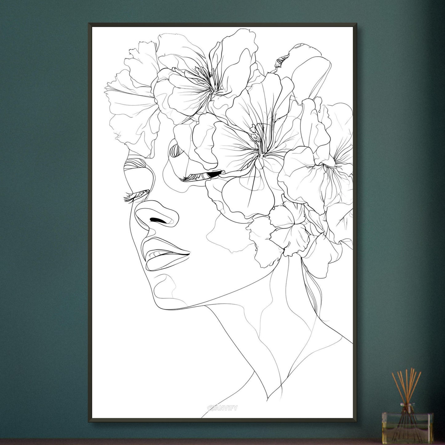 Frau mit Blumen gezeichnet mit einer Linie auf einem Poster im Metallrahmen