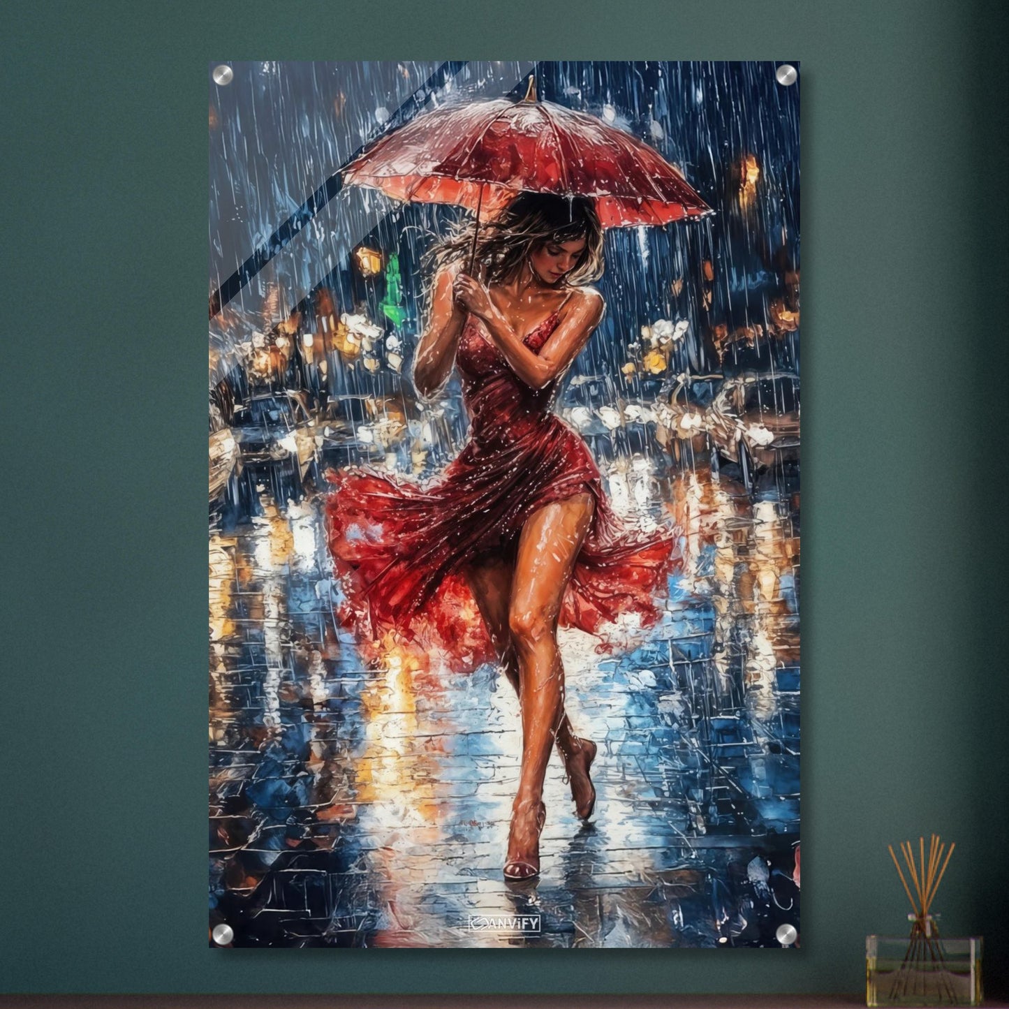 Schöne sexy Frau im roten Kleid und mit einem Regenschirm bei Nacht und Regen in der Stadt auf einem Acrylbild