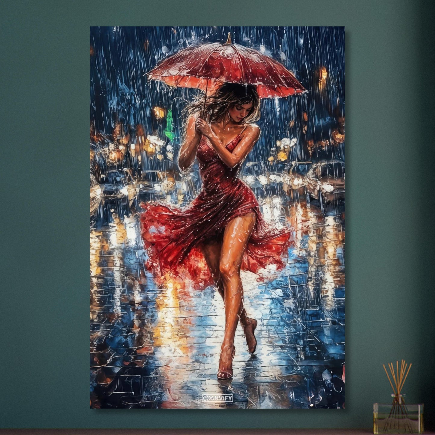 Schöne sexy Frau im roten Kleid und mit einem Regenschirm bei Nacht und Regen in der Stadt auf Aluminium
