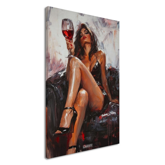 Sexy Frau mit einem Rotweinglas in der Hand auf dem Sofa auf einer Leinwand