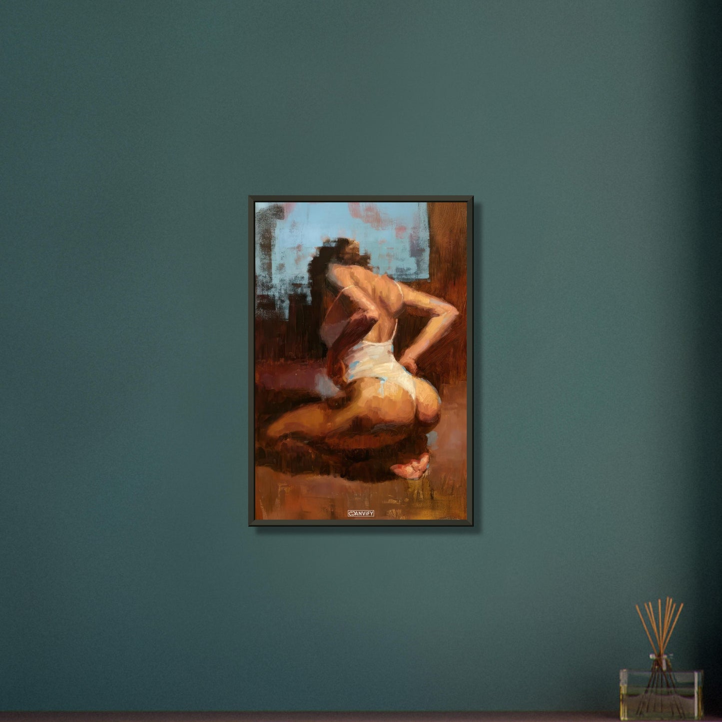 Schöne sexy Frau mit perfektem Körper im weißen Bodysuit auf einem Poster im Metallrahmen