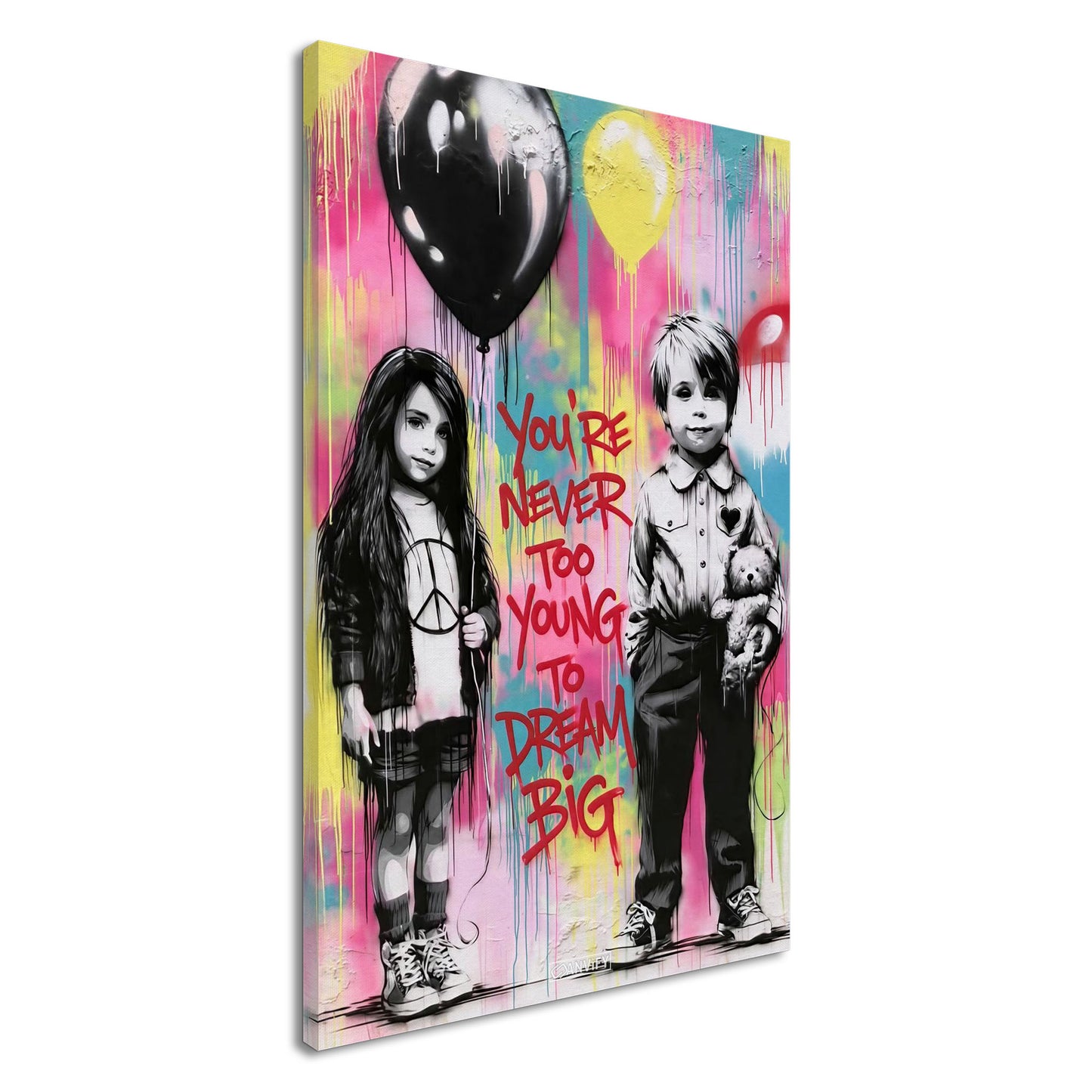 Junge mit einem Teddybär und ein Mädchen mit einem Luftballon in der Hand im Banksy Stil mit einem Spruch "You Are Never Too Young To Dream Big" auf einer Leinwand