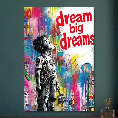 Junge im bunten Banksy Pop Art Stil und dem Spruch "Träume große Träume" auf Aluminium