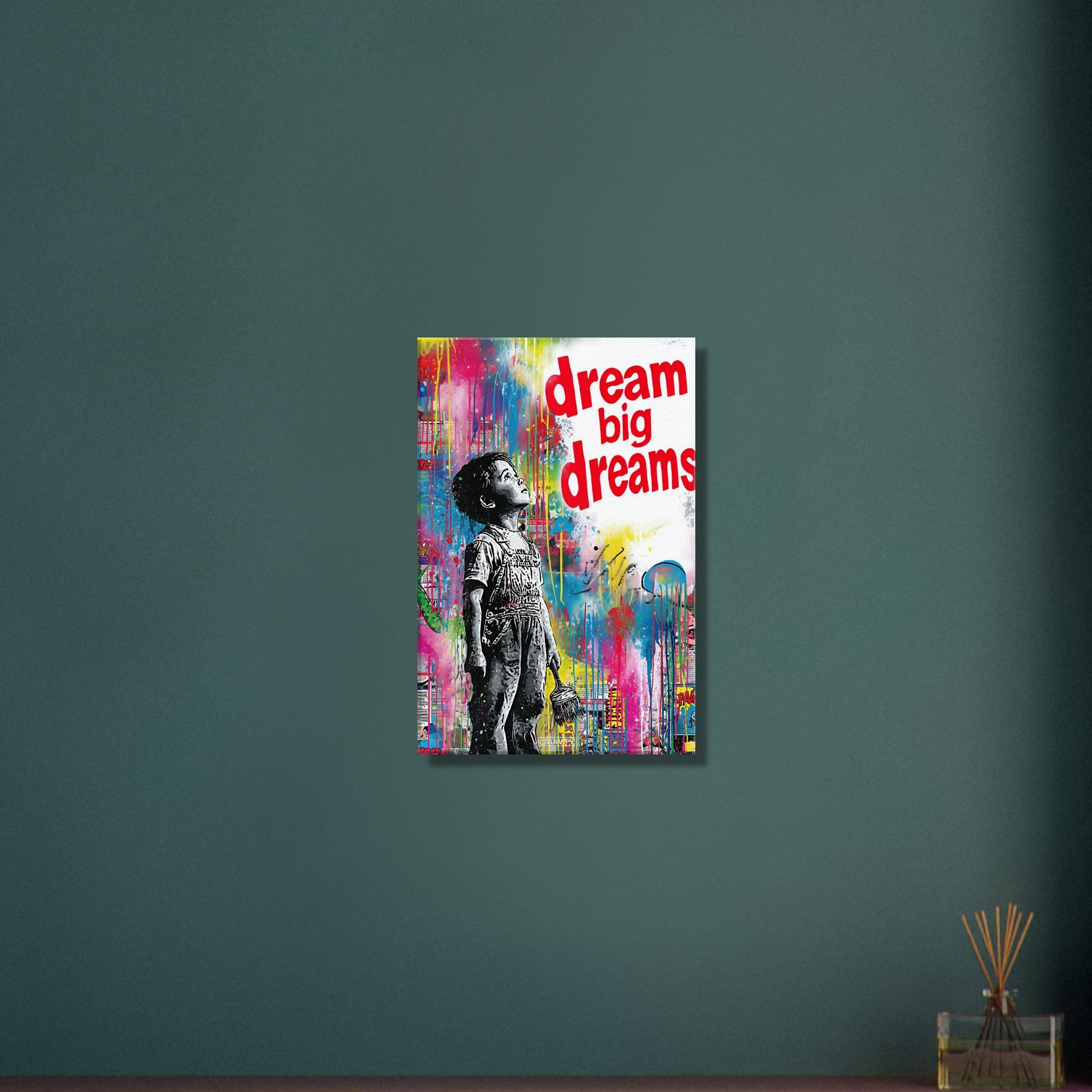 Junge im bunten Banksy Pop Art Stil und dem Spruch "Träume große Träume" auf einer Leinwand