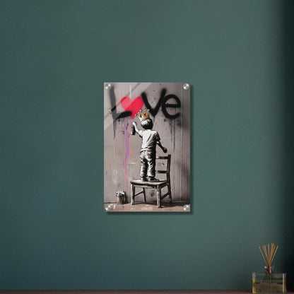 Junge mit Krone im Banksy Stil malt LOVE mit einem roten Herzen an die Wand auf einem Acrylbild