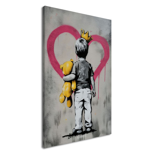 Kleiner Junge im Banksy Stil mit einer Krone und einem Teddybär und einem Herz auf der Wand auf einer Leinwand
