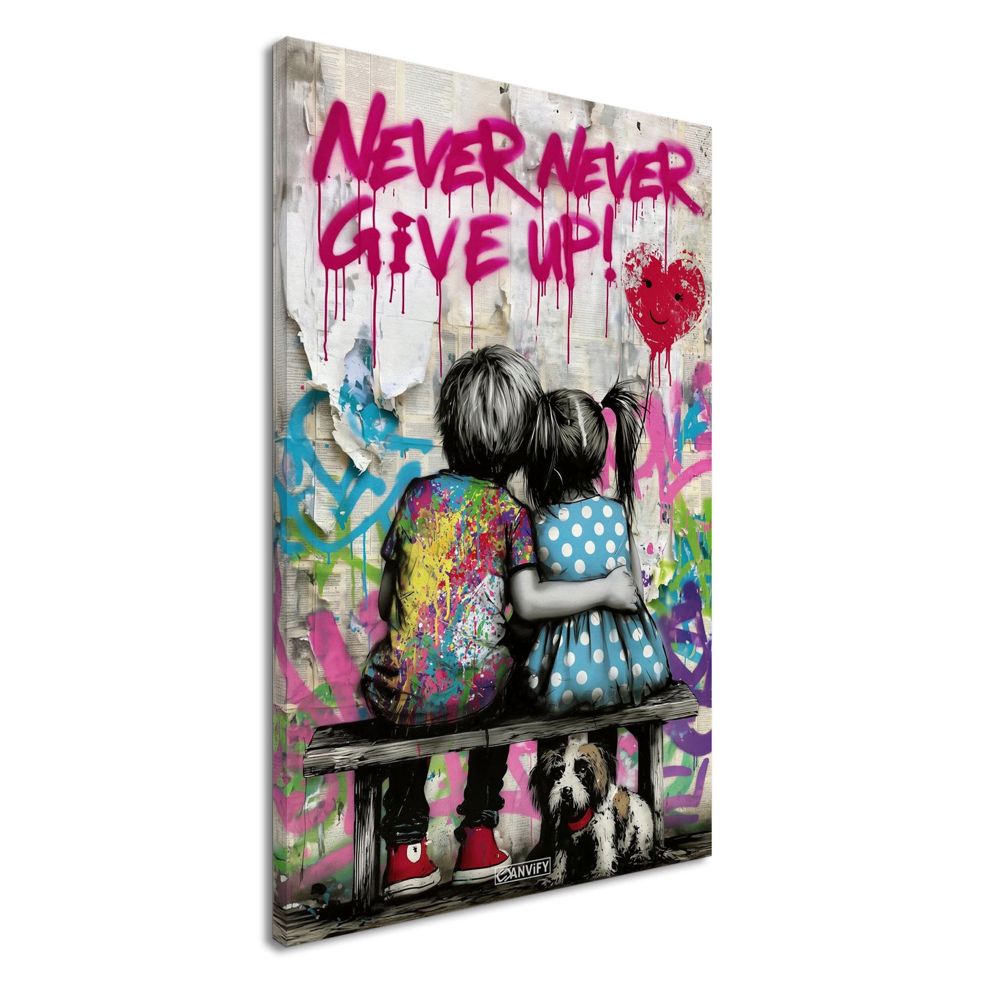 Junge und Mädchen auf einer Sitzbank mit einem Hund, Herzluftballon und einem Spruch "Never Give Up!" auf einer Leinwand