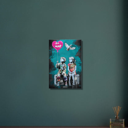 Junge und Mädchen sitzend auf einem Koffer mit einer Friedenstaube und einem Herzluftballon im Stil von Banksy auf einer Leinwand