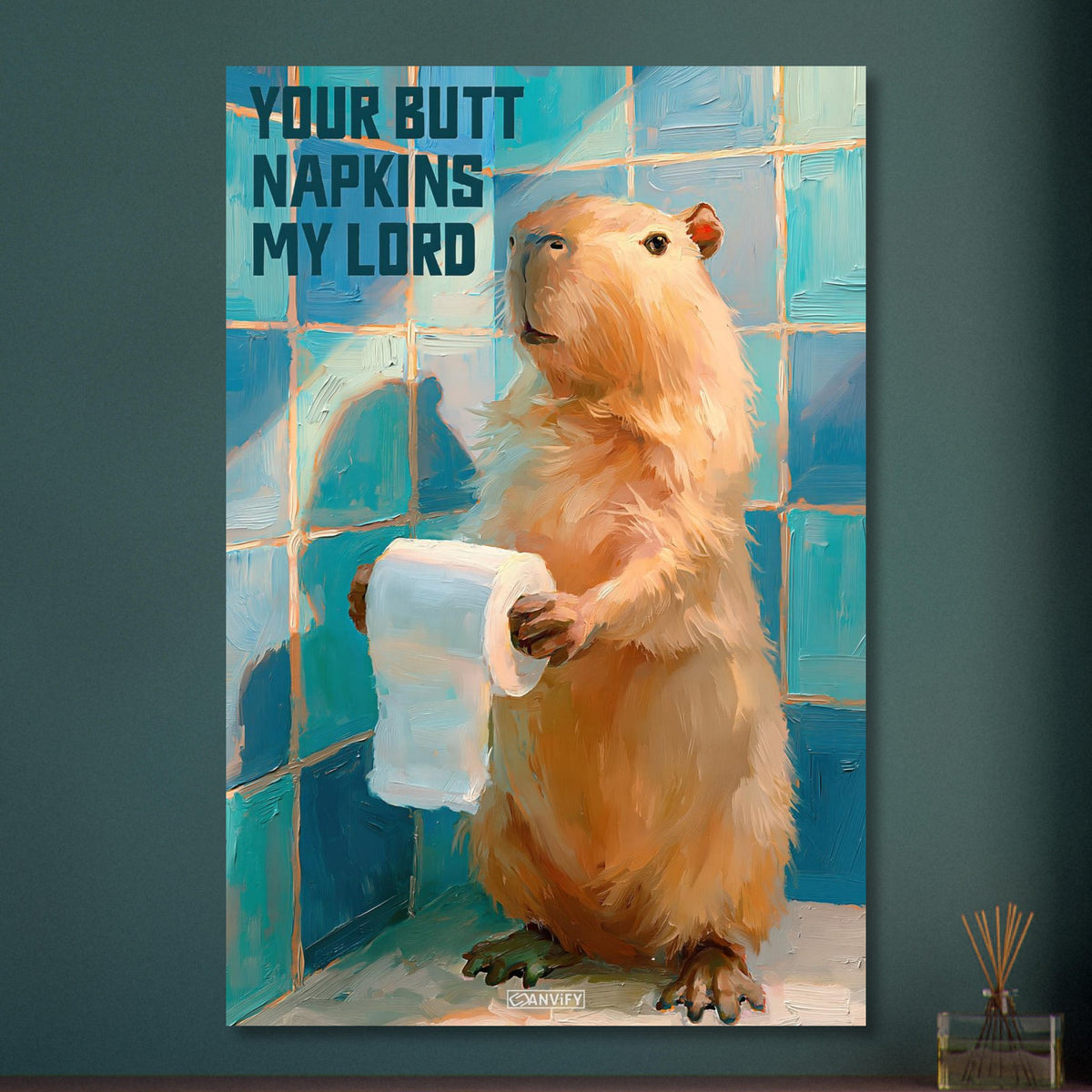 Ein Capybara oder auch Wasserschwein genannt hält eine Klopapierrolle mit einem Spruch 'Your Butt Napkins My Lord' auf Aluminium